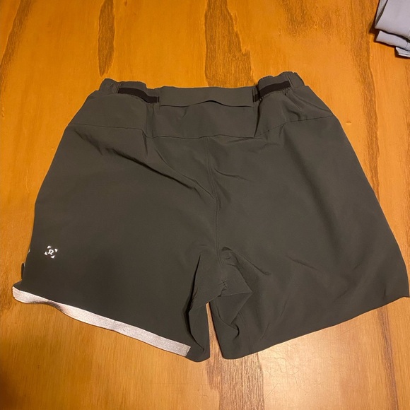 Grey Lululemon Men’s Running Shorts Medium - Picture 1 of 3